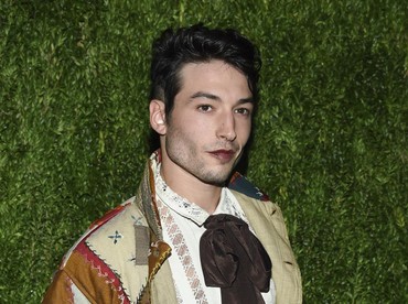 Pemain Film 'Fantastic Beasts' Ezra Miller Ditangkap Atas Kasus Penyerangan