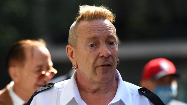 Mantan pentolan Sex Pistols, John Lydon marah dengan bekas sesama rekan bandnya akibat tak dilibatkan dalam serial biopik grup tersebut, Pistol.
