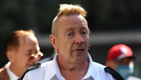 John Lydon Murka Tak Dilibatkan dalam Serial Sex Pistols