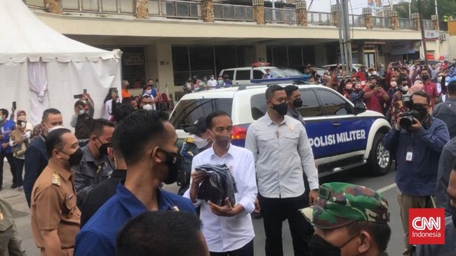 Dari Madura, Presiden Jokowi melanjutkan kunjungan kerjanya di Jawa Timur hari ini dengan mendatangi Pasar Tambahrejo, Surabaya.