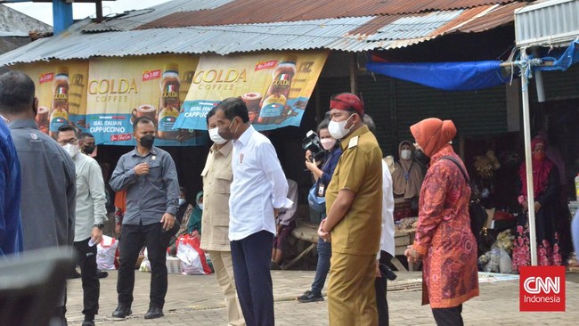 Warga Kabupaten Sumenep, Jawa Timur, mengaku senang melihat Presiden Joko Widodo dan Menteri Pertahanan Prabowo Subianto saling berdampingan