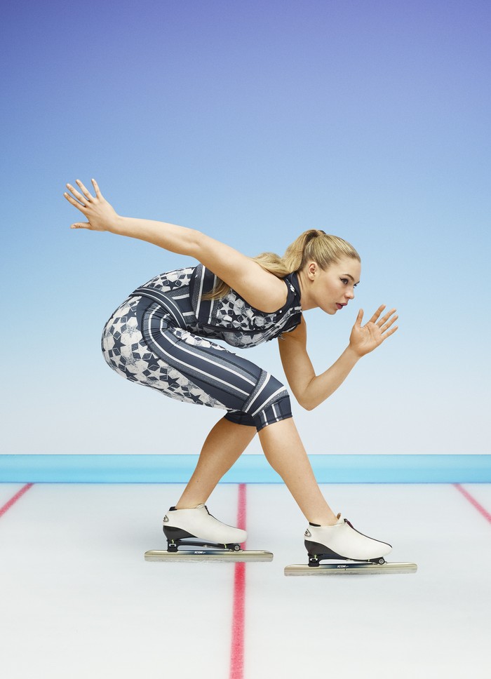 Jutta Leerdam adalah atlet cabang speed skater berkebangsaan Belanda. Ia juga merupakan peraih medali perak di Olimpiade Musim Dingin, di Beijing pada tahun 2022 ini. Foto: Courtesy of Dior