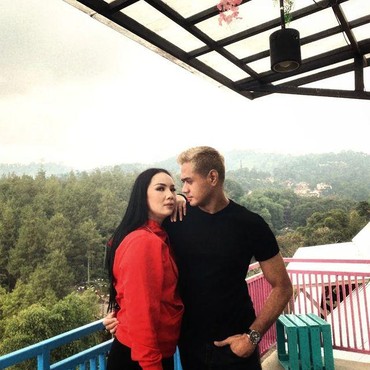 Pamer Pakai Baju Adat Bali, Kalina Oktarani & Ricky Miraza Nikah?