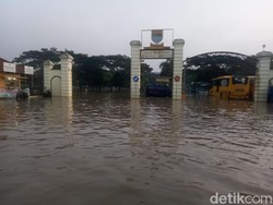 Kantor Dishub Kota Bandung Kebanjiran, Pelayanan KIR Lumpuh