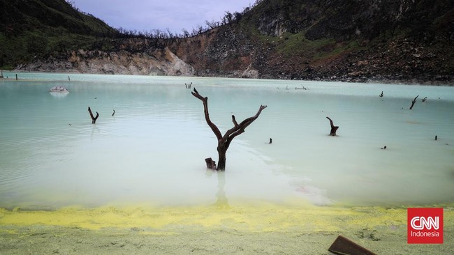Hipotermia, Pengunjung Kawasan Kawah Putih Ciwidey Berhasil Dievakuasi Seorang remaja perempuan yang mendaki Sunan Ibu Kawah Putih Ciwidey, Kabupaten Bandung, berhasil diselamatkan setelah mengalami hipotermia pada Sabtu (5/7).