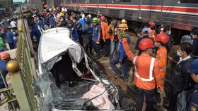 Pengendara Terobos Palang KRL Bisa Dipenjara 3 Bulan
