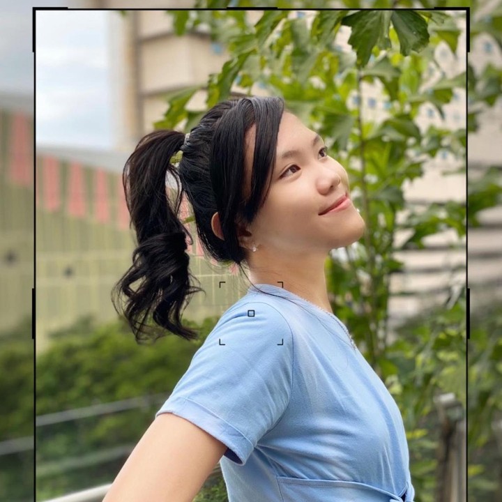 <p>Kirana lahir pada 21 Desember 2008. Saat ini ia sudah berusia 13 tahun, Bunda. (Foto: Instagram @kiranavelovoicee_)<br /><br /><br /></p>