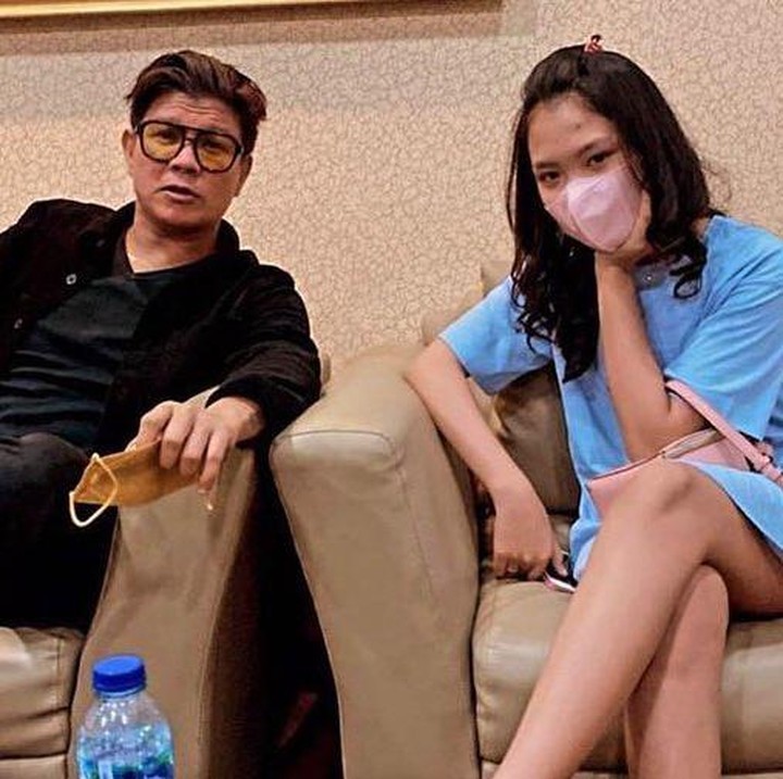<p>Tak banyak yang tahu bahwa putri Andika Kangen Band telah beranjak remaja. Ia memiliki seorang anak perempuan bernama Kirana Velovoice. (Foto: Instagram @kiranavelovoicee_)<br /><br /><br /></p>