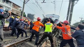 Kesaksian Penjaga Palang Kereta saat KRL Tabrak Mobil di Citayam