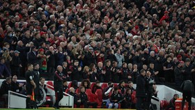 You'll Never Walk Alone dari Liverpool untuk Cristiano Ronaldo