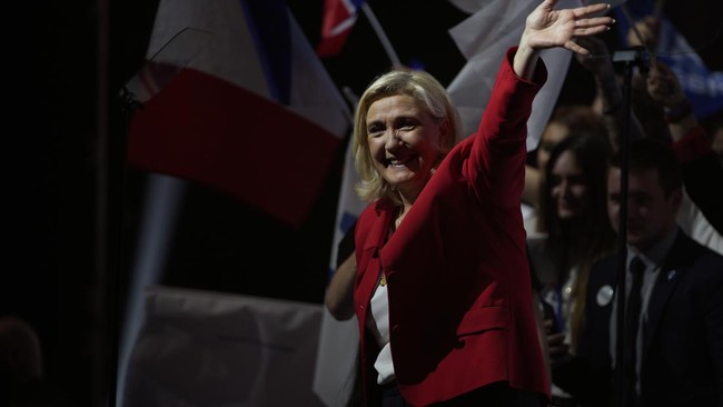 Marine Le Pen, salah satu kandidat presiden Prancis sayap kanan, berencana melarang penggunaan hijab jika berhasil memenangkan Pilpres.