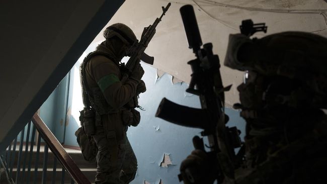 Ukraina Tangkap 2 Warga Diduga Suruhan Rusia Berencana Bunuh Menhan Intelijen Ukraina menangkap dua orang diduga bekerja untuk intelijen Rusia dan berencana membunuh menteri pertahanan dan pejabat intelijen militer negara.