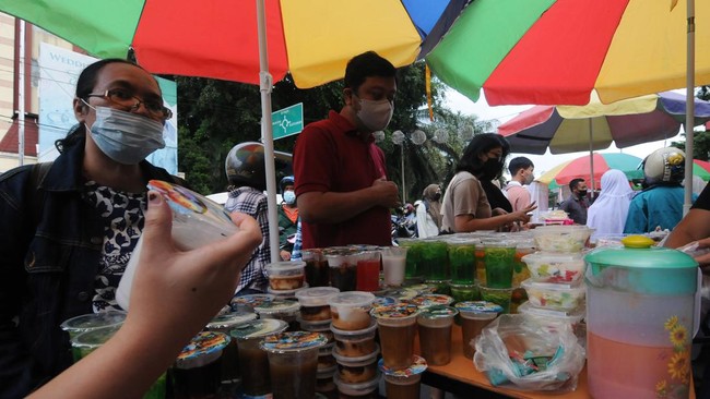 Jadwal buka puasa hari ini di DKI Jakarta dan kota lainnya di Indonesia.
