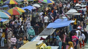 FOTO: Keriuhan Pasar Takjil di Berbagai Daerah Indonesia