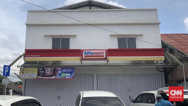 Menurut kuasa hukum Mariana, kliennya tidak tahu mengapa cokelat itu bisa berada di dalam tasnya hingga akhirnya dipergoki karyawan Alfamart.