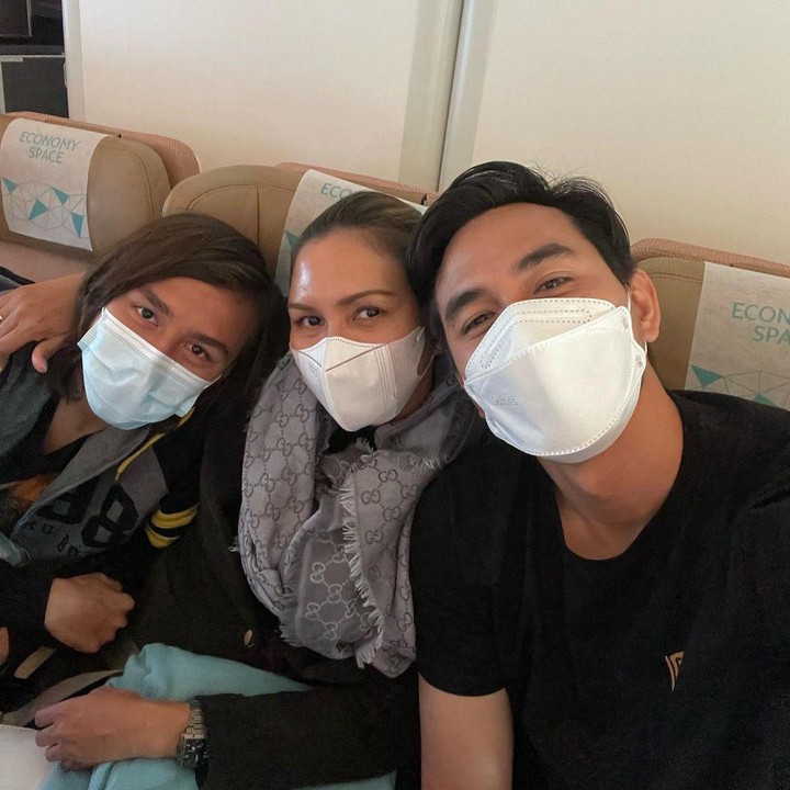 <p>Darius dan Donna ternyata turut menjemput Lionel untuk kembali ke Indonesia, Bunda. Momen mereka pun diabadikan dalam vlog yang keduanya bagikan di kanal <em>YouTube The Sinathrya.</em> (Foto: Instagram: @dagnesia)</p>