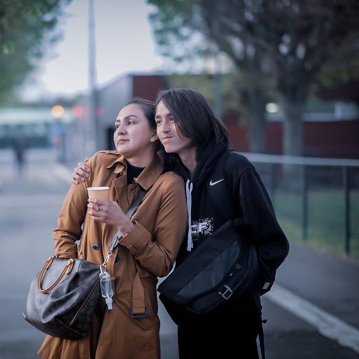 <p>Diketahui, Lionel kini tengah menjalankan pendidikan sekolah sepakbola di Prancis. Setelah 4 bulan lamanya, Donna dan Darius pun menyempatkan waktu untuk menjenguk sang anak. (Foto: Instagram: @dagnesia)</p>