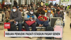 VIDEO: Ribuan Pemudik Padati Stasiun Pasar Senen