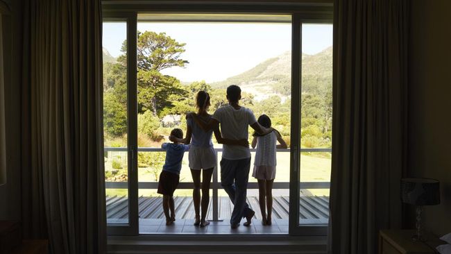 Staycation tak harus selalu mahal. Berikut rekomendasi hotel staycation di Bandung. Harga di bawah Rp1 juta, tapi menawarkan pengalaman menginap yang menarik.
