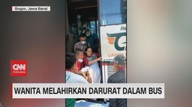 VIDEO: Wanita Melahirkan Darurat dalam Bus