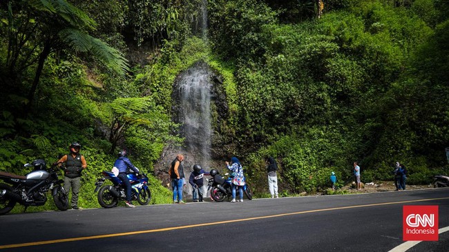 Belum banyak diminati pemudik, Jalur Pansela sesungguhnya menyajikan pemandangan dan destinasi wisata berlimpah. Aspalnya mulus, hanya saja minim penerangan.