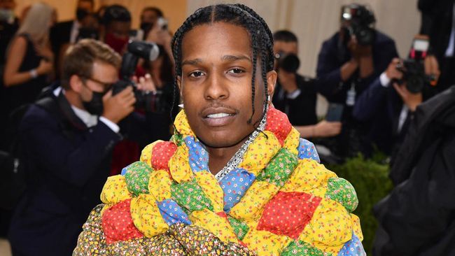 Rapper A$AP Rocky ditangkap pihak Kepolisian Los Angeles (LAPD) dengan tudingan penyerangan dengan senjata api.
