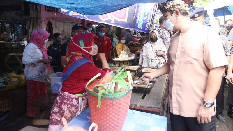 Wali Kota Semarang, Hendrar Prihadi memastikan stok kebutuhan pokok jelang perayaan Hari Raya Idul Fitri 1443 H di ibu kota Provinsi Jawa Tengah aman.