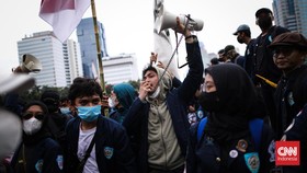 Puasa, Aksi Mahasiswa dan Lengking Teriakan Penjual Minuman