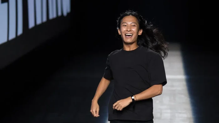 Alexander Wang Kembali Adakan Show Pasca Terjerat Kasus Pelecehan Seksual! Banyak Selebriti Hadir, di Mana Kepedulian Bagi Korban? Alexander Wang Kembali Adakan Show Pasca Terjerat Kasus Pelecehan Seksual! Banyak Selebriti Hadir, di Mana Kepedulian Bagi Korban?