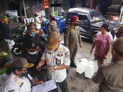 Ratusan Liter Arak Gula Sitaan dari Karangasem Segera Dimusnahkan