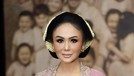 Artis Pakai Kebaya Artis Pakai Kebaya
