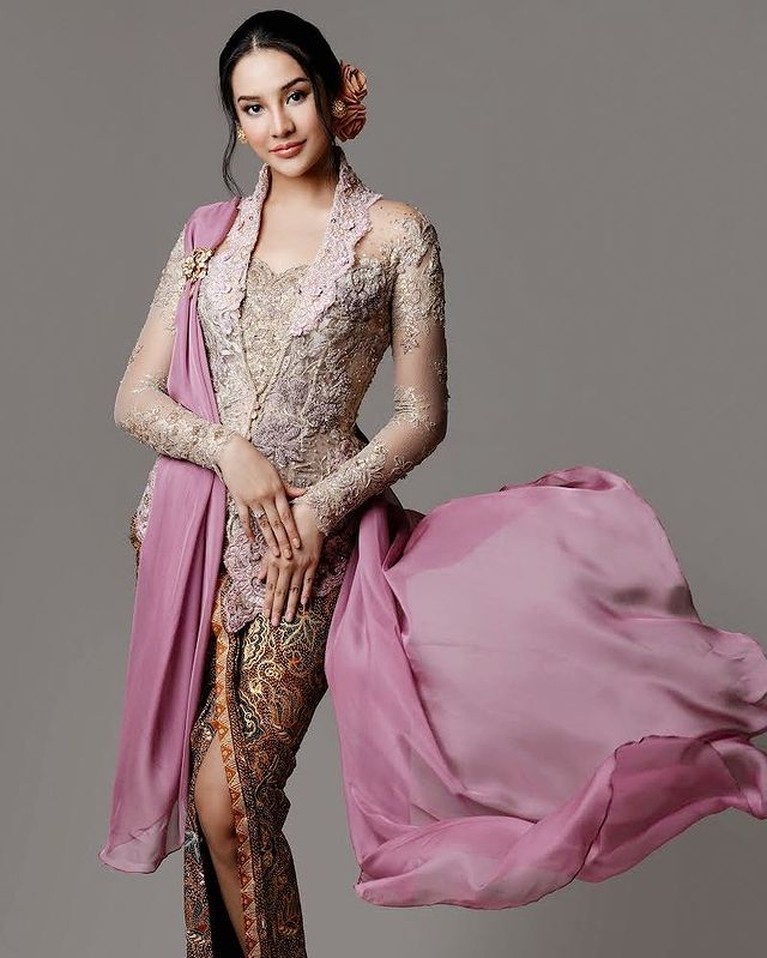 Artis Pakai Kebaya Artis Pakai Kebaya