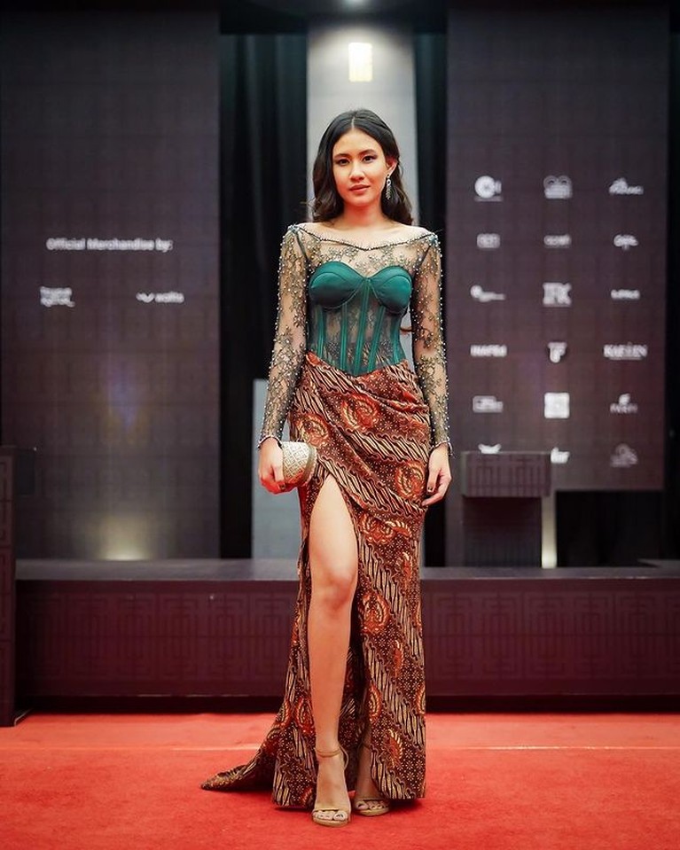 Artis Pakai Kebaya Artis Pakai Kebaya