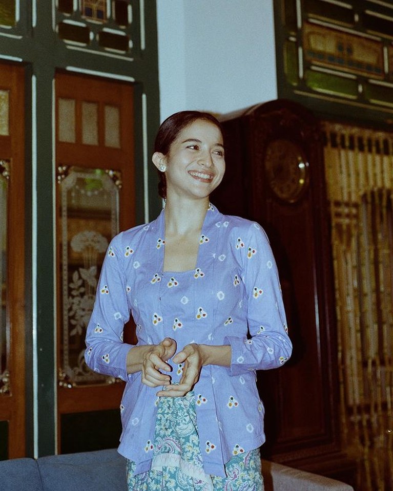 Artis Pakai Kebaya Artis Pakai Kebaya