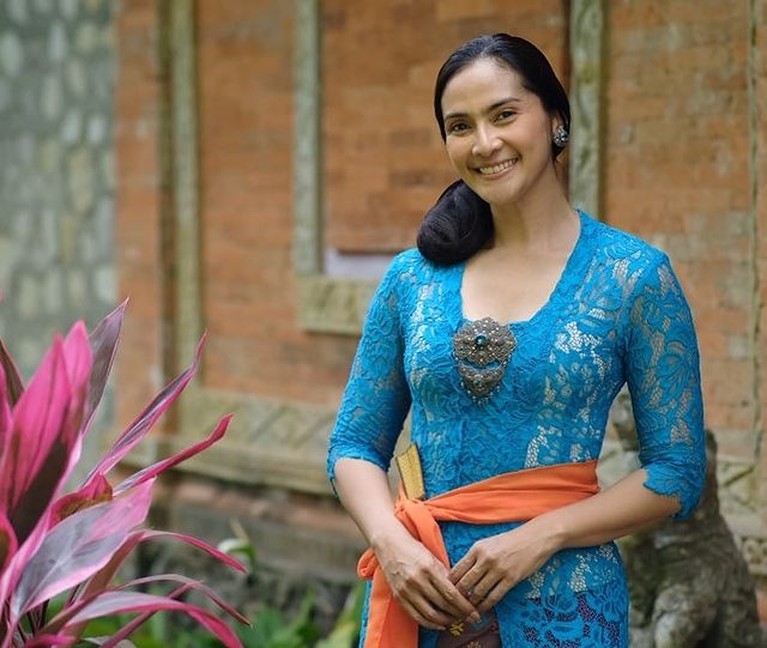 Artis Pakai Kebaya Artis Pakai Kebaya