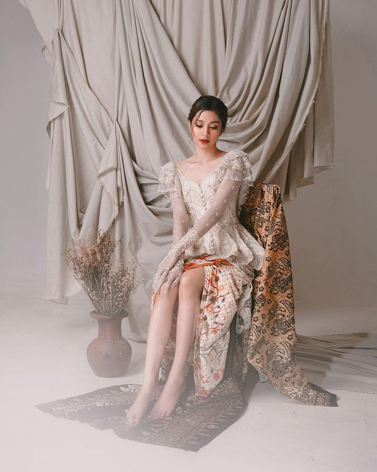 Artis Pakai Kebaya Artis Pakai Kebaya