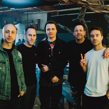 Bantu Ukraina, Simple Plan Rilis 'Wake Me Up (When This Nightmare's Over)'