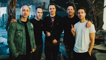 img-title Bantu Ukraina, Simple Plan Rilis 'Wake Me Up (When This Nightmare's Over)'