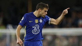 Chelsea Tumbang, Azpilicueta Ribut dengan Suporter