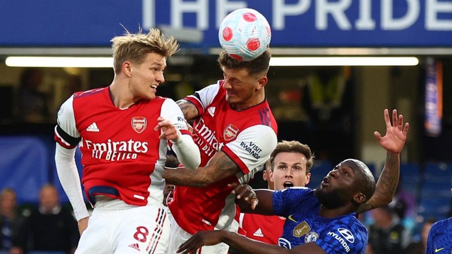Duel sengit Chelsea vs Arsenal berakhir sama kuat 2-2 pada babak pertama lanjutan Liga Inggris di Stadion Stamford Bridge, Kamis (21/4) dini hari WIB.