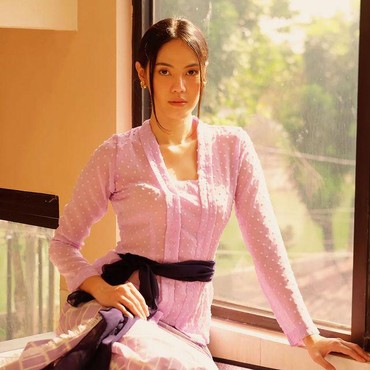 10 Potret Cantik Della Dartyan, Lawan Main Arya Saloka di Film Terbaru