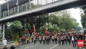 Buruh Kritik Langkah Polisi Cegat Massa Demo Depan DPR
