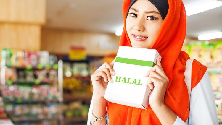 asian muslim woman buying halal food in a supermarket