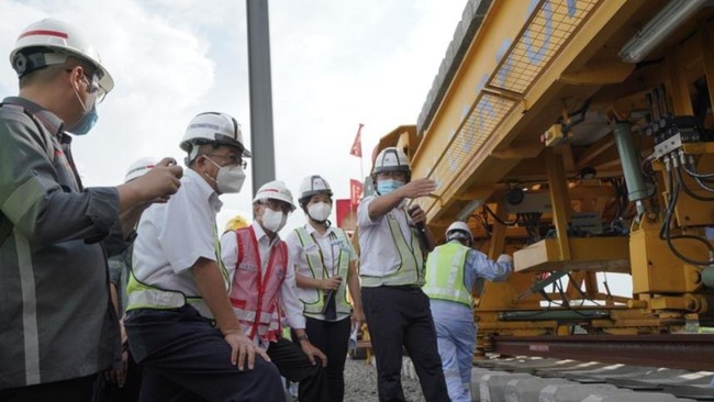 Kemenhub merangkul perguruan tinggi untuk melakukan kajian kesiapan operasi Kereta Cepat Jakarta-Bandung dan LRT Jabodebek.