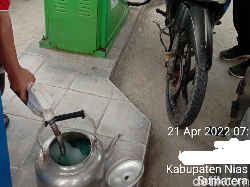 Alasan Warga Nias Barat Beli BBM Pakai Teko: Jeriken Logam Mahal