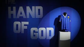 Jersey 'Gol Tangan Tuhan' Maradona Cetak Rekor Laku Rp128 Miliar
