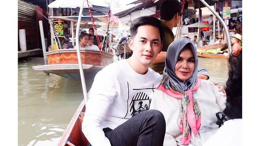 Kiki Farrel dan Ibunda