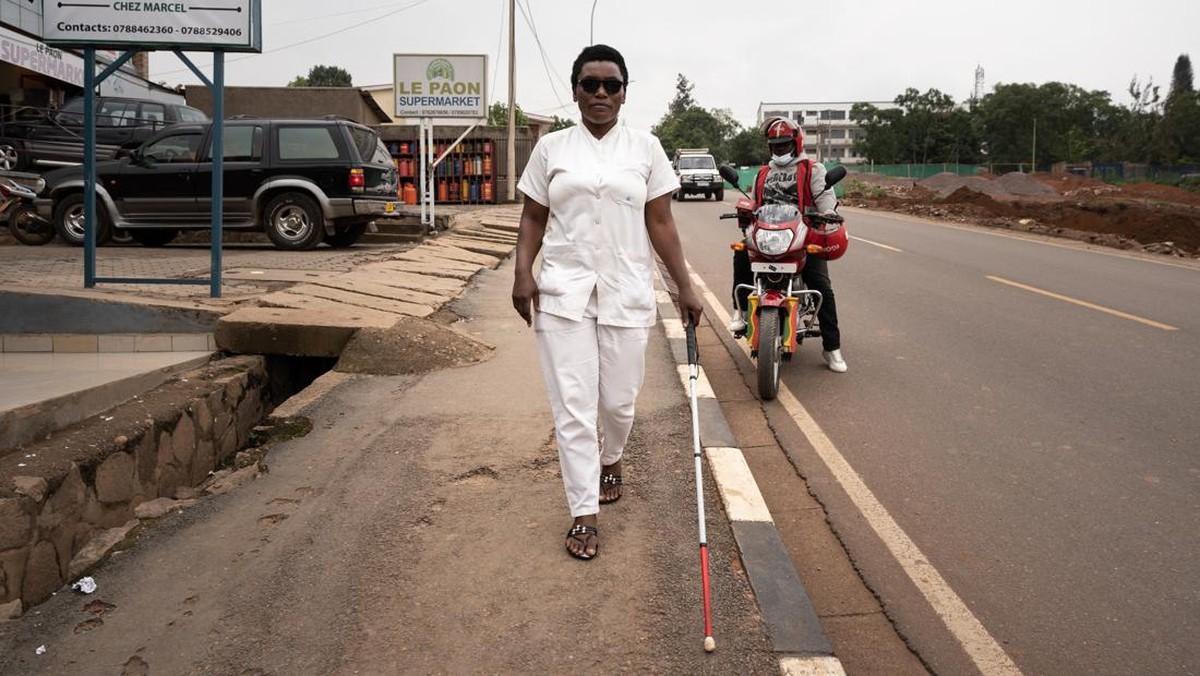 FOTO: Asa Terapis Pijat Tunanetra di Rwanda Melawan Stigma
