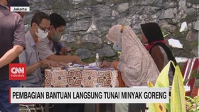 VIDEO: Pembagian Bantuan Langsung Tunai Minyak Goreng