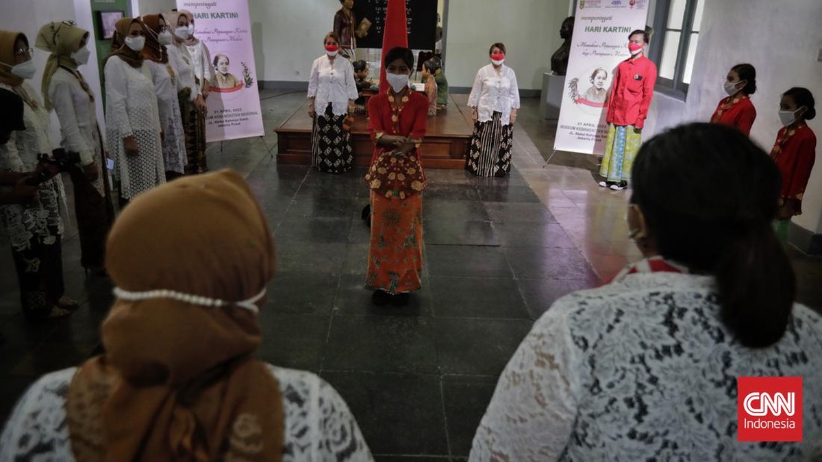 FOTO: Semangat Kartini Murid-murid Sekolah Darurat